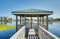 Carolina Beach Lakefront House Walk to Beach! - Spa