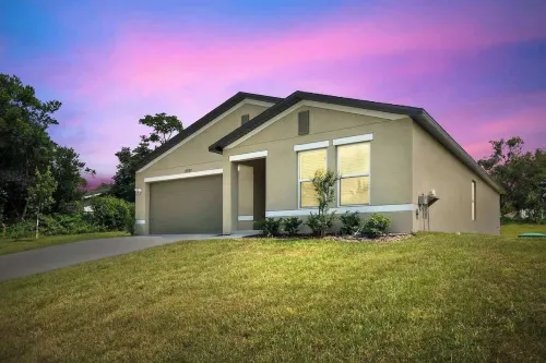Springhill Retreat! 3 bed, 2 Bath!