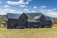 Cozy Gas Fireplace and Scenic River Views - Charming Escape