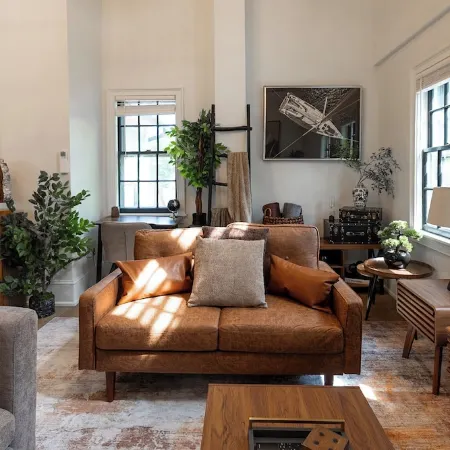 Full House · Huge 6BR 3Bath Retreat on College Hill. Rare Find!