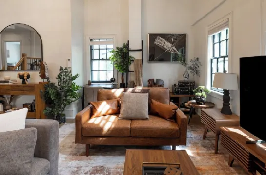 Full House · Huge 6BR 3Bath Retreat on College Hill. Rare Find!