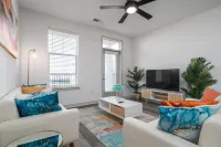 Spacious Patio and Fast Wifi - Serene Business Retreat