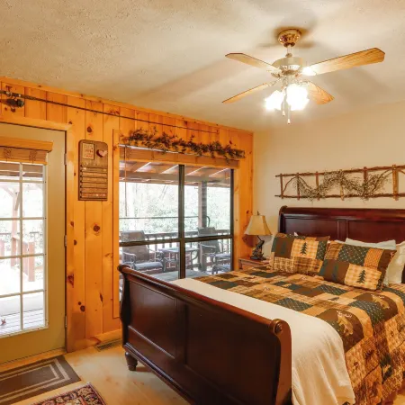 'Creek Bend Escape' w/ Hot Tub + River Views!