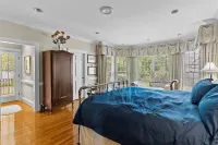 Lake Escape - Lake Waccamaw 7 Bedroom Home - Homestays