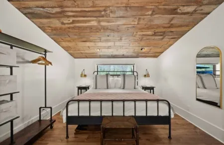 Fox Hill Farm - Westender