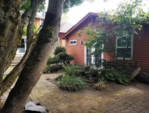 Charming, Private, Detached Studio!