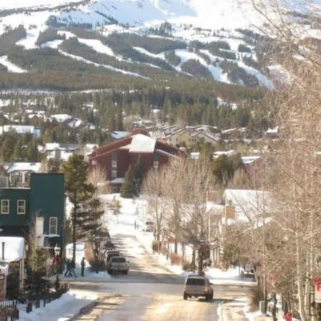 Short Walk to Restaurants, Shopping, Skiing / Special Pricing