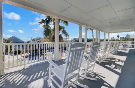 3001 Palm Boulevard by Avantstay Across from Beach & Ocean Views!