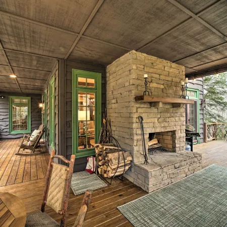 Beautiful Trillium Home Next to Waterfall!