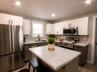 Modern 4 bedroom, 2 living room overlooking creek Hôtels à : Comté de Carleton