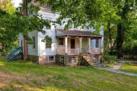 Historic Modern on Main by AvantStay