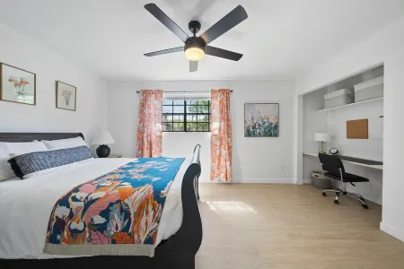 1st Floor Condo outdoor pool Отели рядом с достопримечательностью «Дарем Перформинг Артс Сентер»