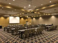 Holiday Inn & Suites EAST PEORIA by IHG - Parkplatz