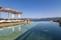 Del Mare Suites - Pool