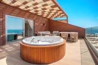 Qlusive Hotel فنادق في Bayraklidede Mahallesi
