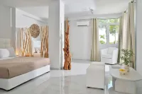 Alekos Luxury Suites Free 24h Transportation from - to Airport