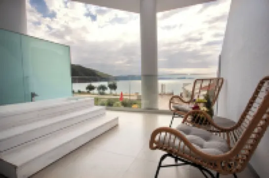 Enjoy Lichnos Bay Village, Camping, Hotel and Apartments