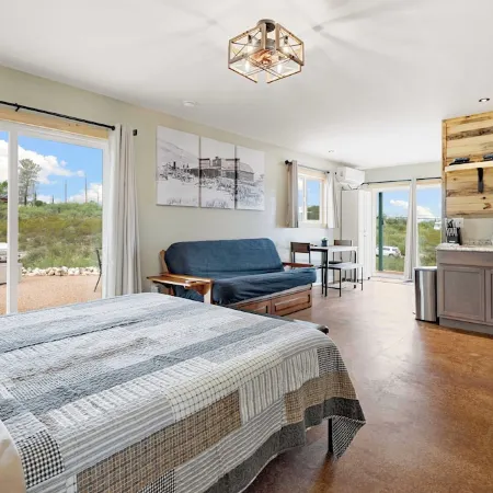Comfy West Cabin nestled in Tombstone's Historic District! Pet Friendly!