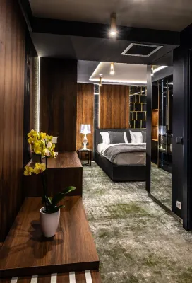 Apeiro City Avant-Garde Hotel