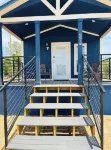 Bosque Azul. A one bedroom tiny home with a loft.