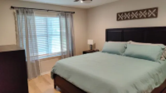 Cozy 1-bedroom apartment with WiFi, AC, located in Old Town Burleson