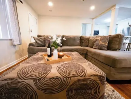 Very Clean, Spacious, & Quiet Home Near Beaches Отели рядом с достопримечательностью «Парк Карпентерс»