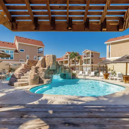 Fun 4 Bedroom Resort Pool Sleeps 12