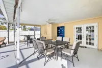 9 Mi to Beaches: Home w/ Pool & Patio in Bradenton