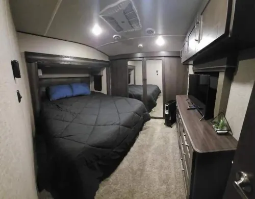 Luxurious 37' 5th Wheel. Enjoy all the fun of Glamping