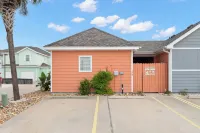 Mango Bungalow Sleeps 8 2 Community Pools