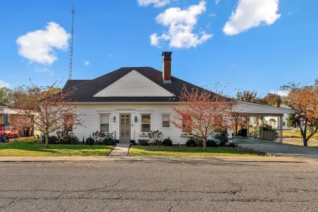 Barrel House Bliss: Hot Tub & Bourbon Trail Joy