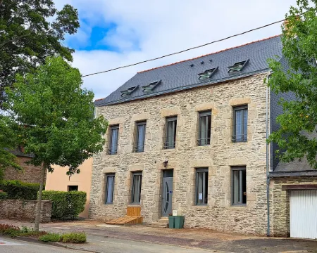 Le Foyer Celtique Hotels in Ploermel