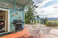 Wolf Beach Cottage by AvantStay Harbor Views Hotels in Langley