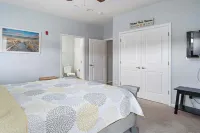 Grande Getaway Walking Distance to the Beach فنادق في 