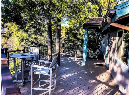 Relax with spectacular views @ Bear Dance Cabin