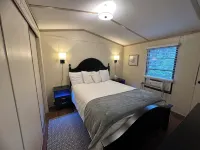 Charming 2-Bedroom Ranch Style Waterfront Mobile with Boat Dock in Meredith - AC - 4-Star