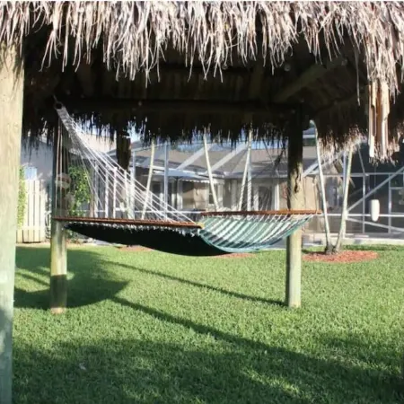 Escape to a Tropical Paradise with a Private Pool & Jacuzzi