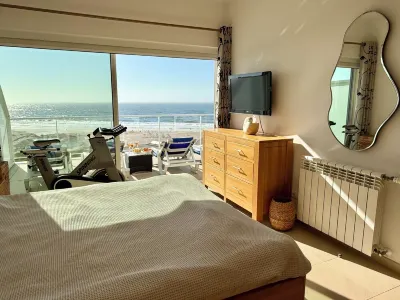 Luxury Penthouse Eva 180 Degree Oceanview, Praia d'El Rey Silvercoast, Amoreira فنادق في 