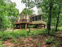 Gorgeous Chalet Getaway with Cabin Feel sleeps 10 at Innsbrook Resort Hotels in Innsbrook