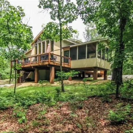 Gorgeous Chalet Getaway with Cabin Feel sleeps 10 at Innsbrook Resort