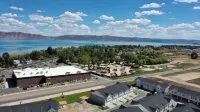 Paradise Townhome Retreat/3BR 2 1/2 BA/Boat Parking/1 Block to Marina/1850 sq ft
