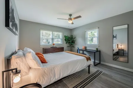 Fast Wifi • Newly Renovated ~ Downtown Raleigh