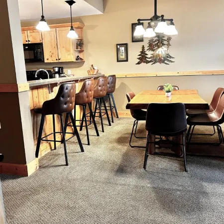 Lake Superior Condo~Whirlpool, Fireplaces, Balcony+Resort Amenties
