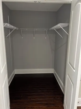 Cozy & spacious  2 bedroom basement apartment just 16 minutes from the airport. Отели рядом с достопримечательностью «Парк Вудбридж Хайлендс»