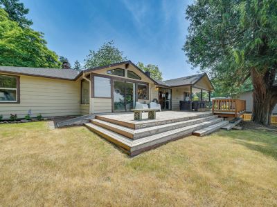 1/2 Mi to Yarrow Bay: Family Home in Kirkland