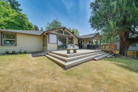 1/2 Mi to Yarrow Bay: Family Home in Kirkland