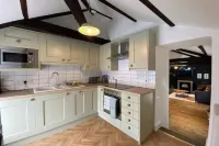 The Penthouse, 2 bed flat, sleeps 4, Brampton Town Centre, Hadrian’s Wall Hotels in Brampton