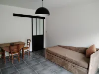 ART on the ground floor and terrace Saints住宿飯店