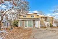 4 Bed, 1.5 Bath East SLC Apt - Blazing Google Fiber Hotels in Millcreek