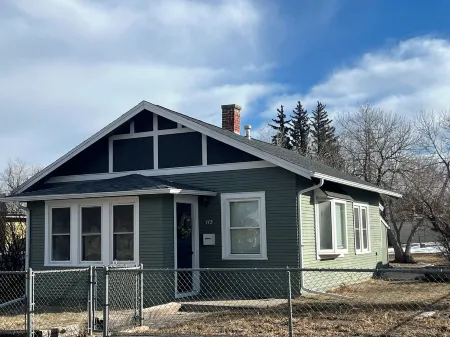 Cozy 2-bedroom house in charming Casper with WiFi, AC